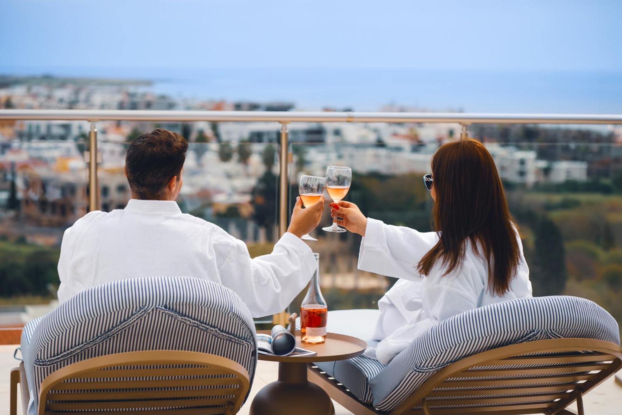 Hotel Wellclub - Wellness Family Experience - Seaview Paphos