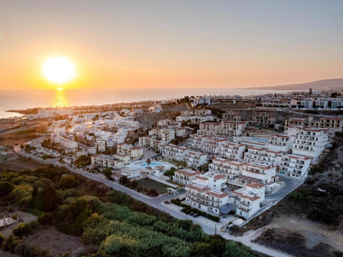 Hotel Wellclub - Wellness Family Experience - Seaview Paphos
